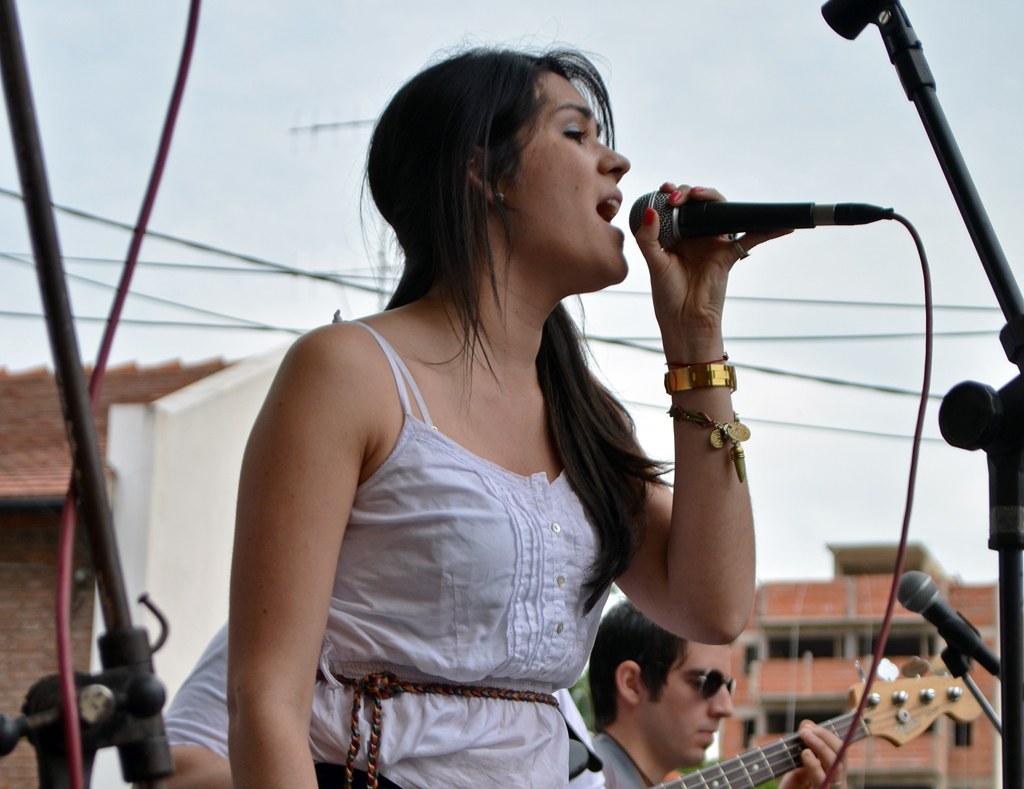 Ayelén Jaime ( cantante solista, participante de Soñando por Cantar 2012 ) estuvo en Castelar es Moda. 