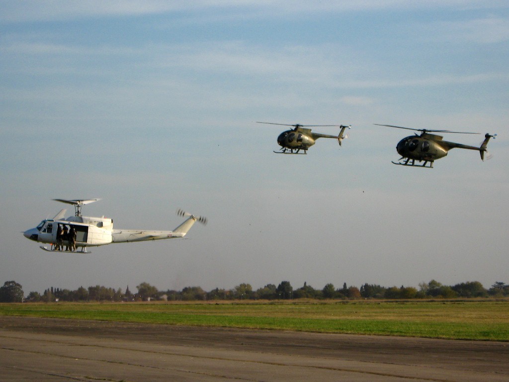Bell 212 y sección de Hughes 500