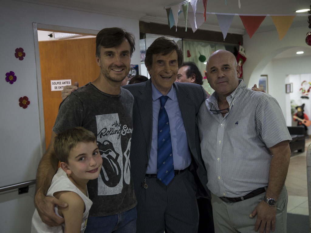 El Hogar del Doctor Ovando celebró Fin de Año con Silvio Soldán