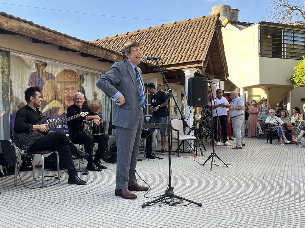 El Hogar del Doctor Ovando celebró Fin de Año con Silvio Soldán