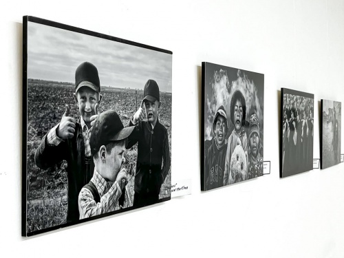 Exposición de fotos: El Centro Comercial presentó en blanco y negro a Pablo Elia y Javier Martínez