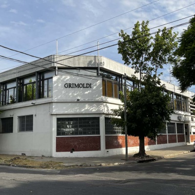 Grimoldi: la fábrica de zapatos que funciona en Castelar desde 1955