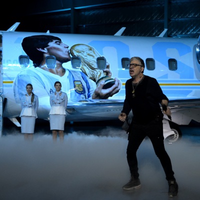 Maradona: presentaron en Morón el avión Tango D10S