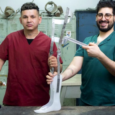 Perdieron una pierna y ahora fabrican prótesis en la UNSAM